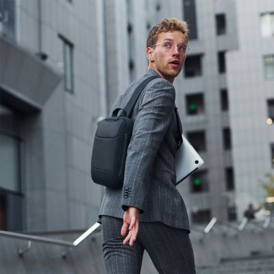 15. Wozinsky Premium Einschultriger Anti-Diebstahl City-Rucksack mit Organizer und USB - Schwarz