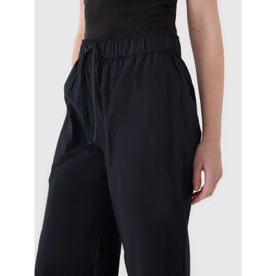 3. Lässige Damenhose mit weitem Bein 4F 4FWSS25TTROF1012-20S
