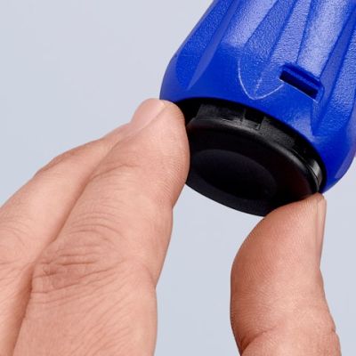 36. Knipex 90 31 03 BK Handrohrschneider