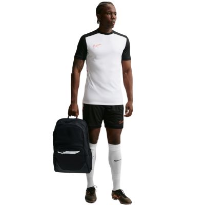 9. Nike Academy Team L Rucksack IO0912-010 – ein Sportrucksack mit Ball- und Laptopfach