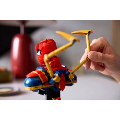 5. LEGO Marvel Super Heroes 76326 Iron Spider-Man Büste