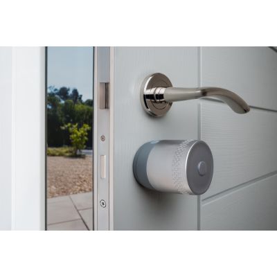40. Yale Linus Smart Lock L2 Lite Schwarzes intelligentes Türschloss