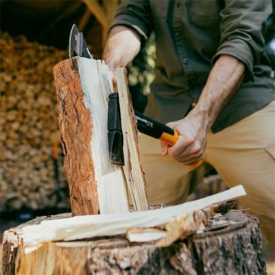 9. Fiskars X14 Axt (1069102)