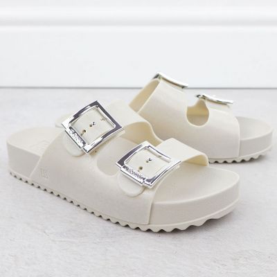 4. Zaxy RR285056 W INT2135B Flip-Flops