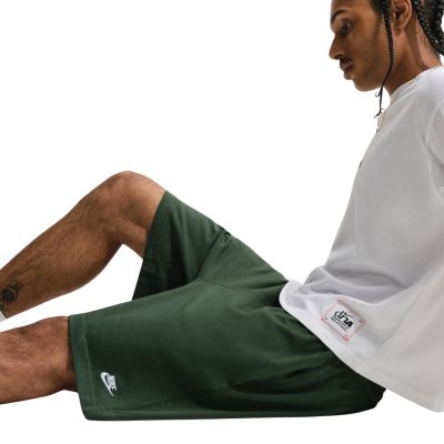 5. Nike Club Herrenshorts Grün FQ4359 323