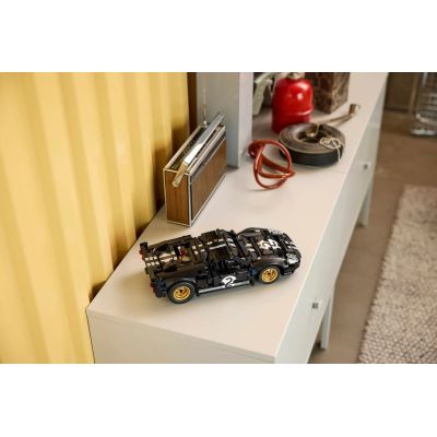 24. LEGO Technic 42223 1966 Ford GT40 MKII Rennwagen
