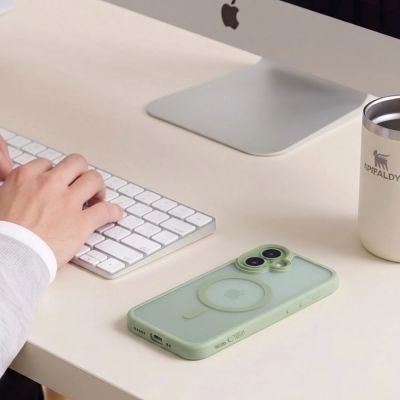 7. Tech-Protect MagPeak MagSafe CC Hülle für iPhone 17 – mattgrün