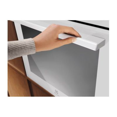 4. ELECTROLUX LOE8F38V Backofen