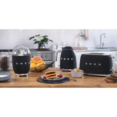 22. SMEG TSF01BLMEU Toaster