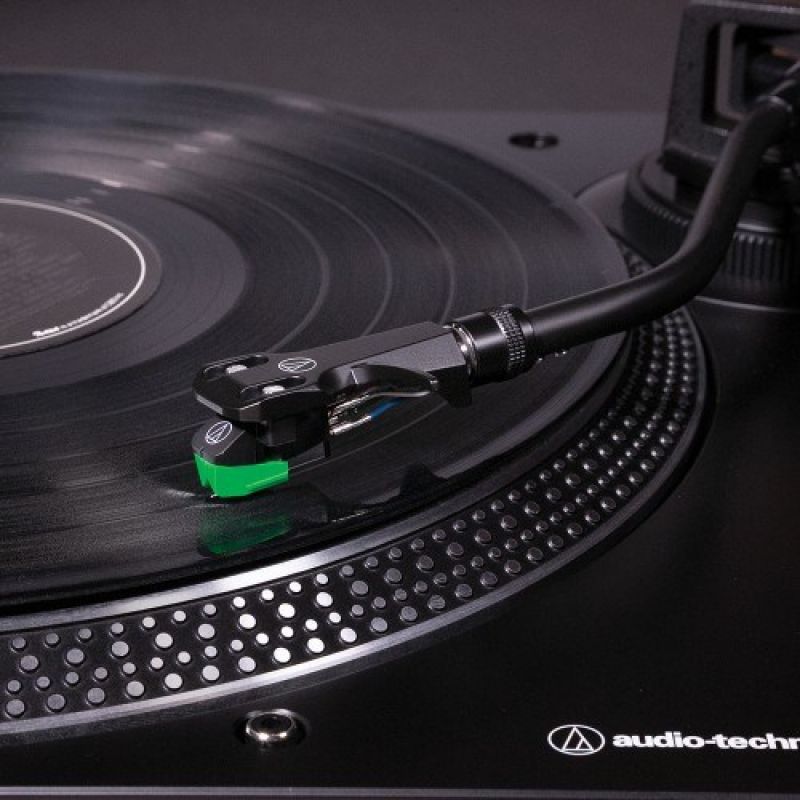 4. Audio-Technica AT-LP120X Direktantrieb-Plattenspieler