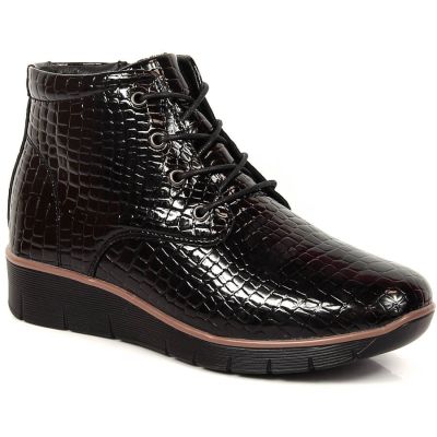 15. Gefütterte schwarze Lackleder-Stiefeletten mit Keilabsatz Filippo