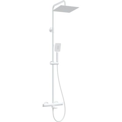 Regendusche mit thermostatgesteuerter Badewannenarmatur