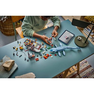 10. LEGO Jurassic World 77983 – Mosasaurus-Bootsangriff