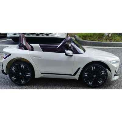 13. Führerschein für batteriebetriebenes Auto BMW i4 Weiß