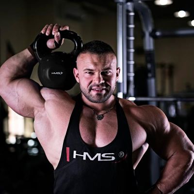 7. HMS KNV12 SCHWARZE Kettlebell aus Gusseisen mit Vinylbeschichtung 