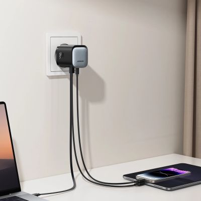 7. Joyroom JR-TCL02 65W USB-A USB-C GaN-Ladegerät mit integriertem USB-C-Kabel – Schwarz