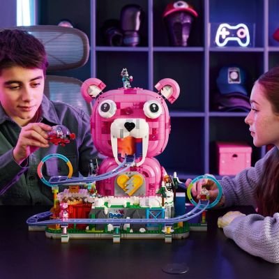 5. LEGO Fortnite 77082 – Spaßhöhle