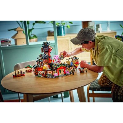 13. LEGO 71861 Ninjago – Altstadt – 15. Jubiläum