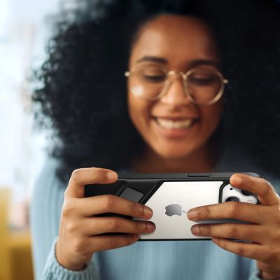 4. Ugreen Fusion Kickstand Case iPhone 13 Pro Hardcover mit Gelrahmen und Ständer schwarz (90153)