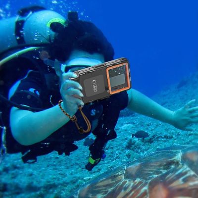 7. Tech-Protect Waterproof Case wasserdicht IPX8 für Smartphones 4,7-6,7" - Schwarz und Orange