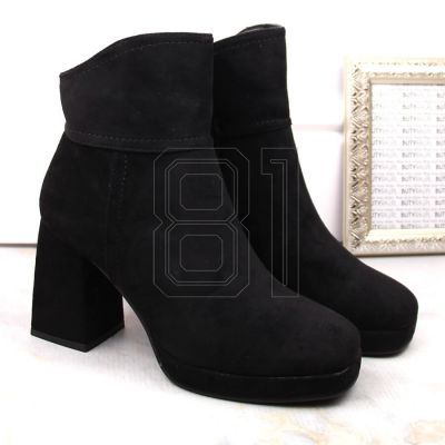 6. Wildlederstiefeletten mit Blockabsatz und Plateau, isoliert, M.Daszyński W SAN24A, schwarz