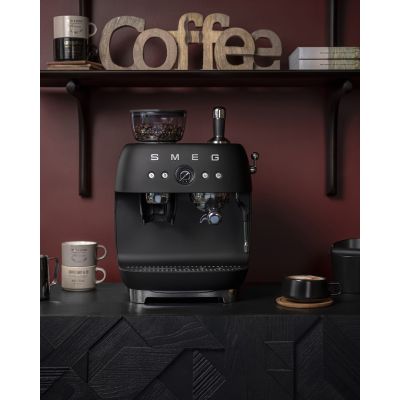 25. Smeg EGF03BLMEU Kaffeemaschine, manuelle Espressomaschine, 2,4 l