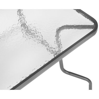 17. Gartenmöbel-Set: Tisch, 4 Stühle und grauer Sonnenschirm