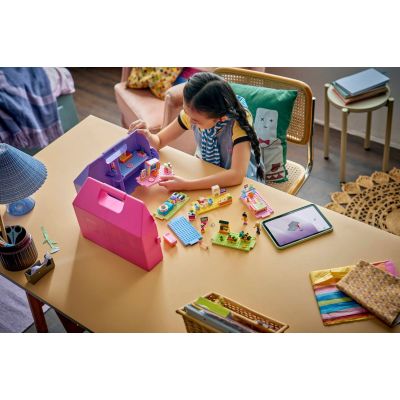 9. LEGO Friends 42697 – Kreativkoffer mit Puppenhaus