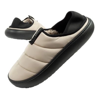 Crocs Herren-Hausschuhe Classic Puff Moc Hausschuhe beige isoliert