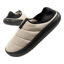 Crocs Herren-Hausschuhe Classic Puff Moc Hausschuhe beige isoliert