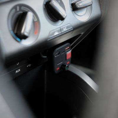 11. SAVIO TR-15 FM-Transmitter mit Display, Bluetooth und PD-Ladegerät USB-C USB-A Quick Charge, Bass Boost
