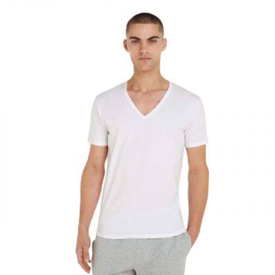 5. Calvin Klein Slim Fit T-Shirt mit V-Ausschnitt M 000NB1089A
