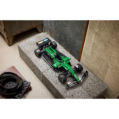 21. LEGO Technic 42240 - Aston Martin Aramco AMR25 Formel-1-Rennwagen
