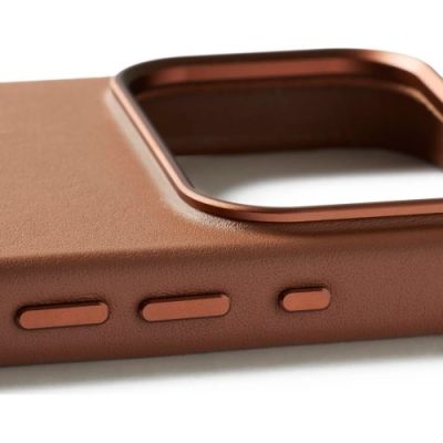 14. Mujjo Lederhülle in Hellbraun für iPhone 17 Pro