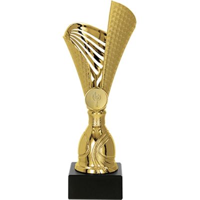 3. Goldener Plastikbecher