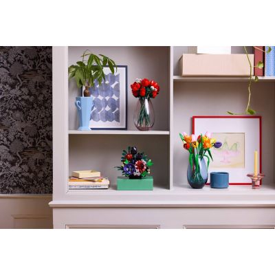 12. LEGO Botanische Kollektion 11513 – Dunkles Blumenarrangement