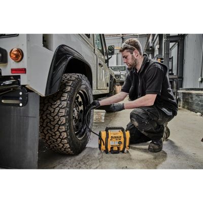 11. 18V Dewalt DCC018N-XJ Akku-Kompressor