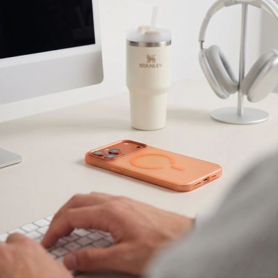 5. Tech-Protect MagZero MagSafe Hülle für iPhone 17 Pro / 18 Pro – mattes Orange