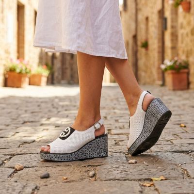 7. Damen-Keilsandalen aus Leder mit durchbrochenem weißen Muster S.Barski 7014