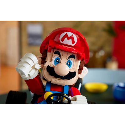 9. LEGO Super Mario 72037 – Mario Kart: Mario und Standard-Kart