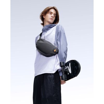 2. Inateck FB01001 Schwarze Unisex-Schultertasche aus Polyester