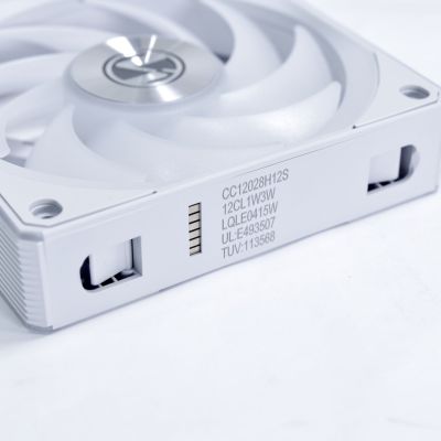 9. Lian Li UNI FAN CL Kabelloser Ventilator, 3er-Pack – 120 mm, Weiß