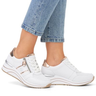 6. Weiße Damen-Keilsneaker aus Leder von Remonte Rieker (Modell D0T04-80)