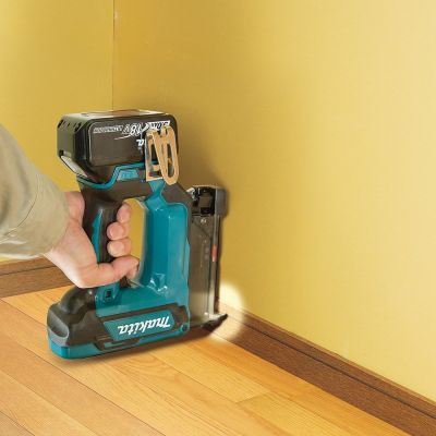 11. Makita DPT353Z Akku-Nagler/Hefter