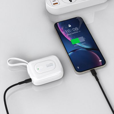 4. Dudao K32 22,5 W 10000 mAh Powerbank mit integriertem USB-C/ Lightning Kabel - Weiß