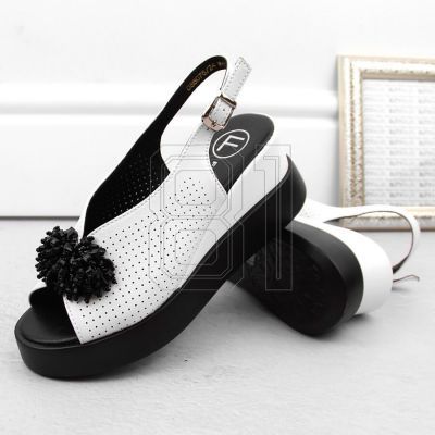 7. Filippo W PAW529B Keilsandalen aus Leder mit Perlen Weiß