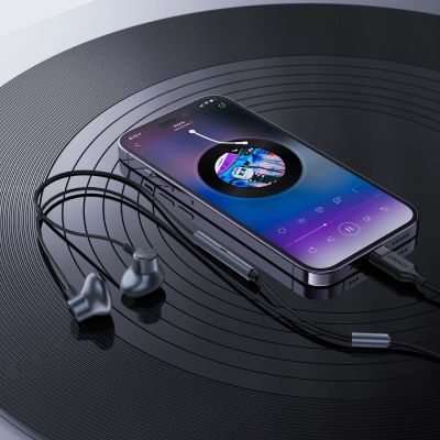 5. Acefast L1 In-Ear-Kopfhörer mit Lightning-Anschluss, Mikrofon und Fernbedienung 1,2 m – Schwarz