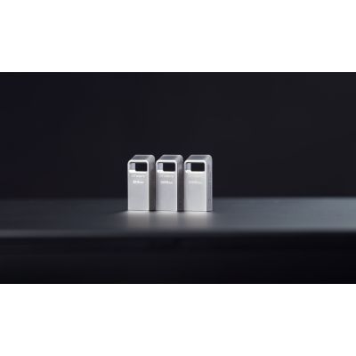 6. KINGSTON FLASH 256GB DATATRAVELER USB 3.2 Gen 1 200MB/s