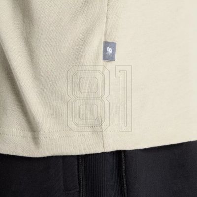 14. New Balance – T-Shirt „Reimagined Graphic M“ MT51506OVN
