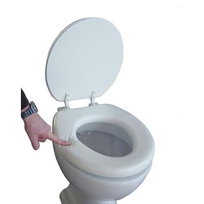 Weicher klassischer Toilettensitz mit Deckel